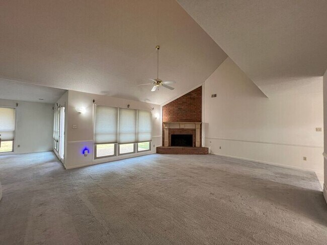 Foto del edificio - 1780 Elderberry Ln