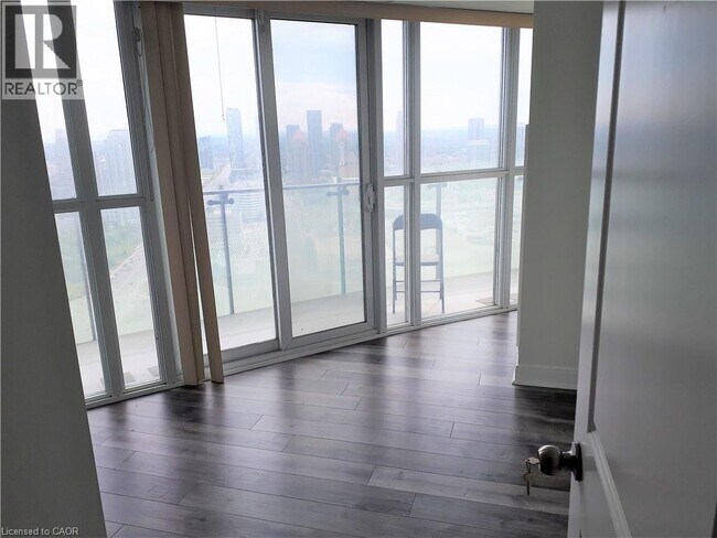 Building Photo - 50 Absolute Ave