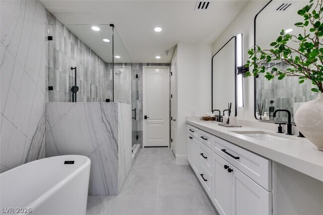 Foto del edificio - 32 E Serene Ave