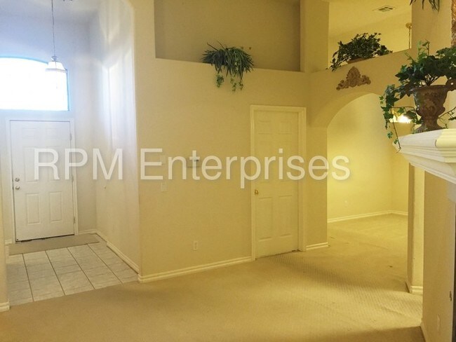 Building Photo - MOVE IN SPECIAL of $300 Off First Months Rent