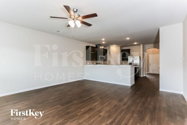 Building Photo - 7215 Victorville Dr