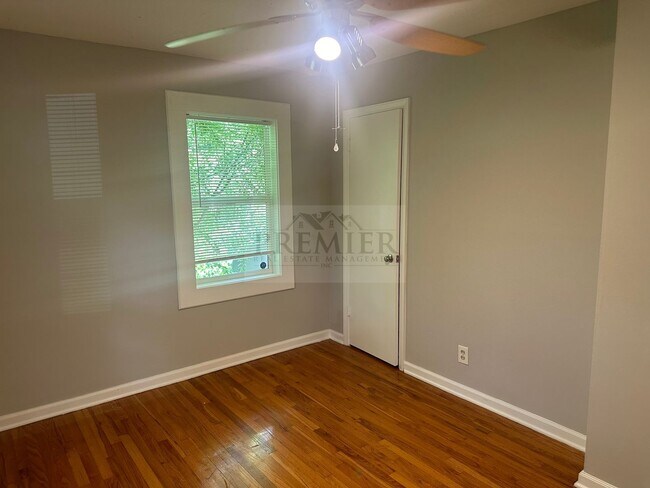 Foto del edificio - 6408 Blue Ridge Cutoff