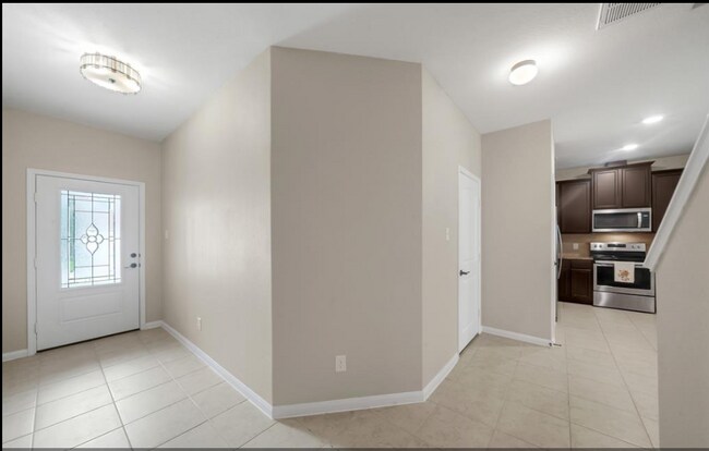 Front Door & Foyer - 405 Hollow Brook Ln