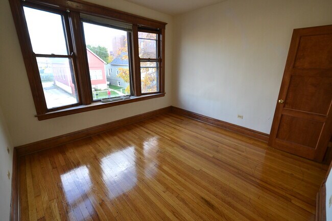 Foto del edificio - 3122 N California Ave