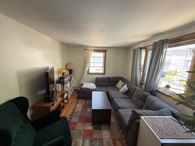 Foto del edificio - 22 Hunnewell Ave