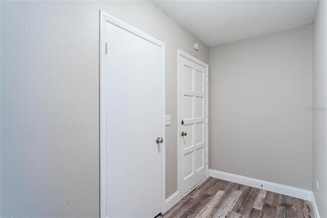 Building Photo - 220 E Desoto St