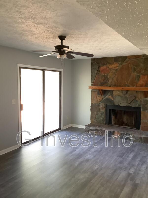 Building Photo - 2825 Fox Hall Ln N