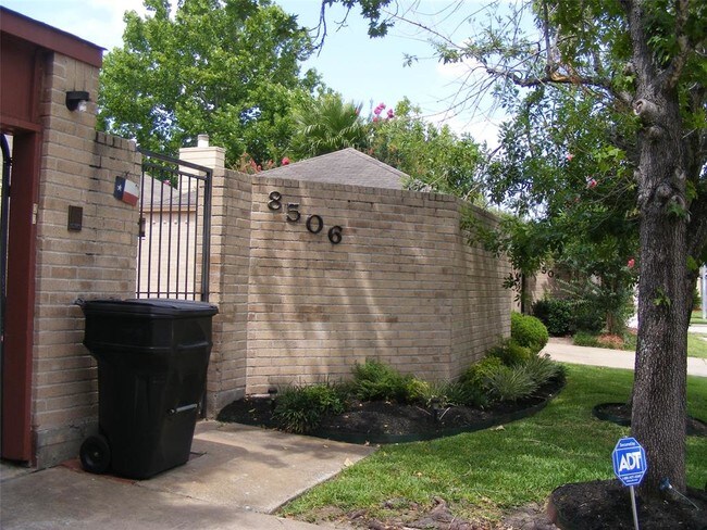 Building Photo - 8506 Sandy Glen Ln