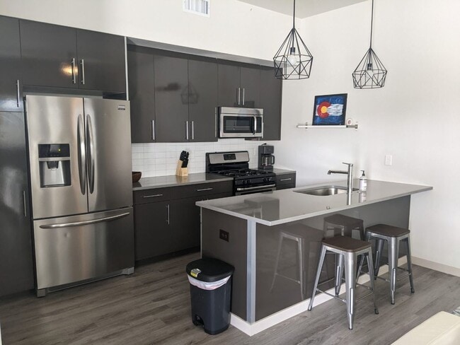 Building Photo - MOVE IN SPECIAL  One Bedroom in Nickel Fla...