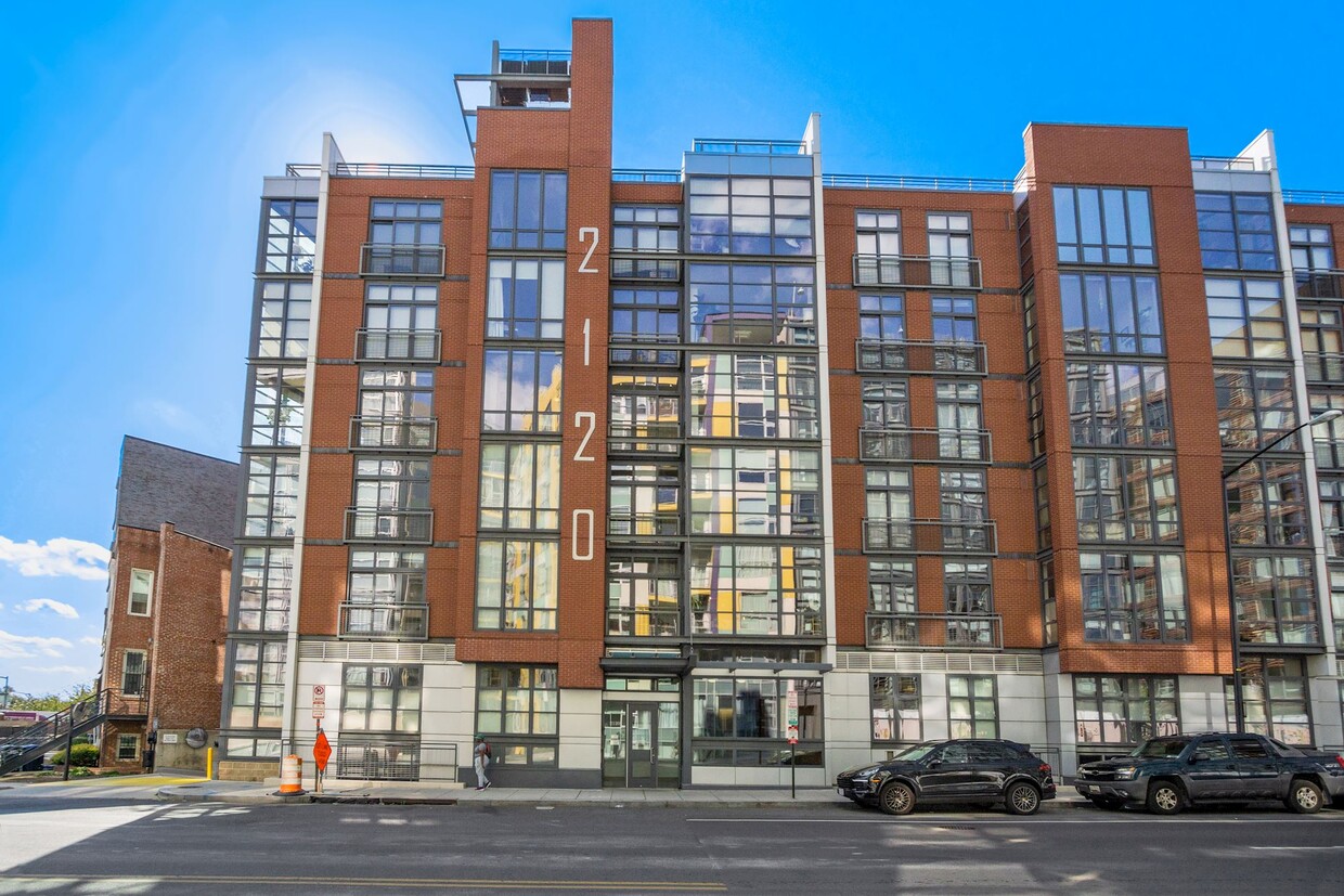 Foto principal - 2120 Vermont Ave NW