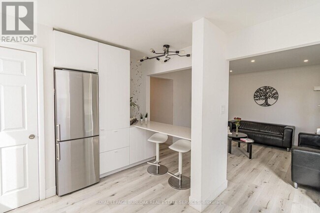 Photo du bâtiment - 260 W 16th St