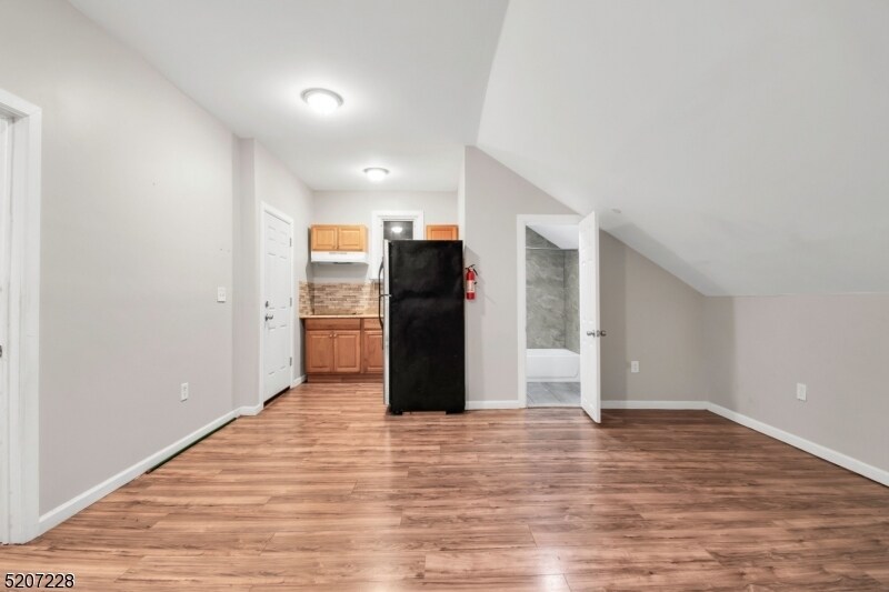 Primary Photo - 114 Putnam St