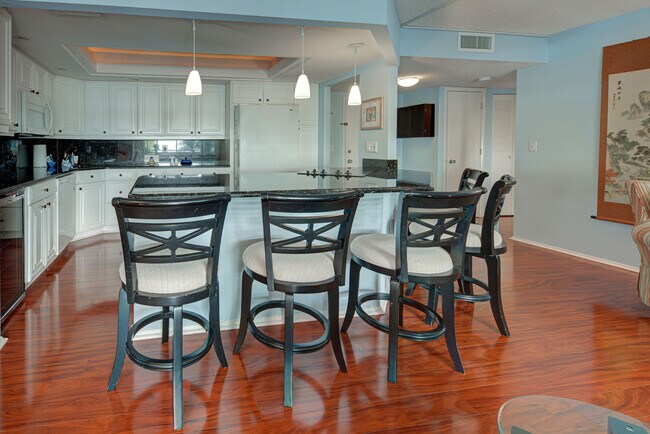 great breakfast bar seats 5+ - 800 Benjamin Franklin Dr
