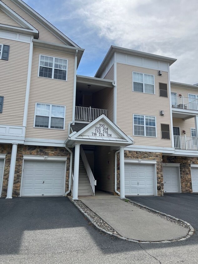 Primary Photo - 2 bedroom condo at Country Classics at Mor...