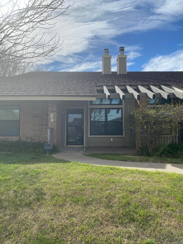 Entrada principal - 3100 Fleetwood Dr