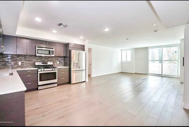 Building Photo - 5818 Whitsett Ave
