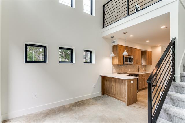 Foto del edificio - 2702 N Carroll Ave