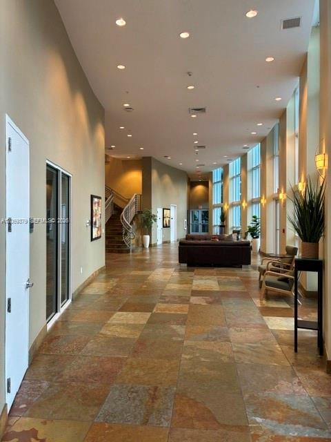 Foto del edificio - 1755 E Hallandale Beach Blvd