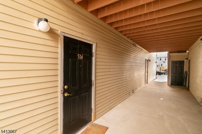 Foto del edificio - 514 Coppola Dr