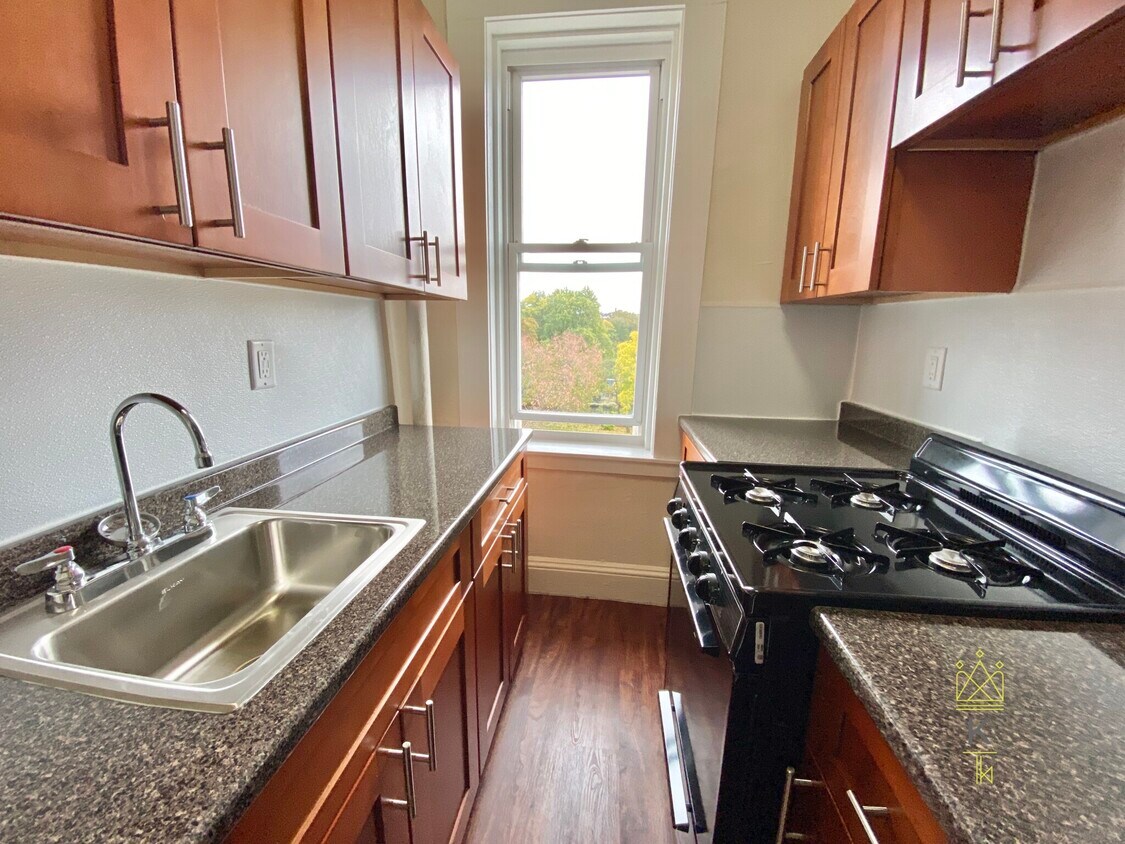 Primary Photo - 1241 Boylston St