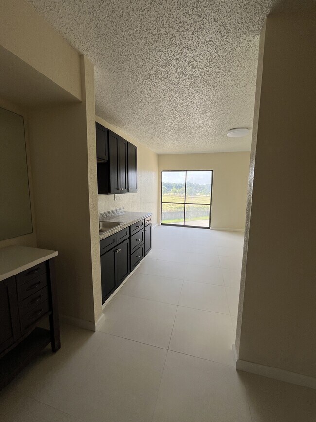 Foto del edificio - 2705-2715 Cherry Rd