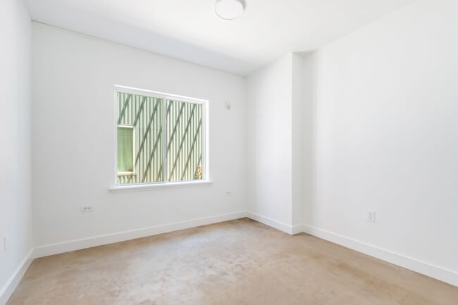 Foto del edificio - 3003 W Glenwood Ave