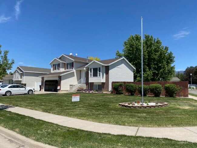 Building Photo - 2022 N 850 W
