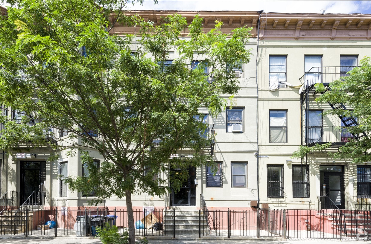 Primary Photo - 399 Chauncey St