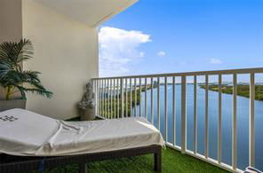 Building Photo - Bayview Drive, Sunny Isles Beach, FL 33160 - 1 BR 1.5 BA condo