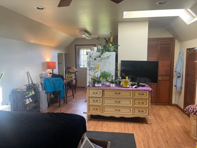 Building Photo - 263 Durfee Hill Rd