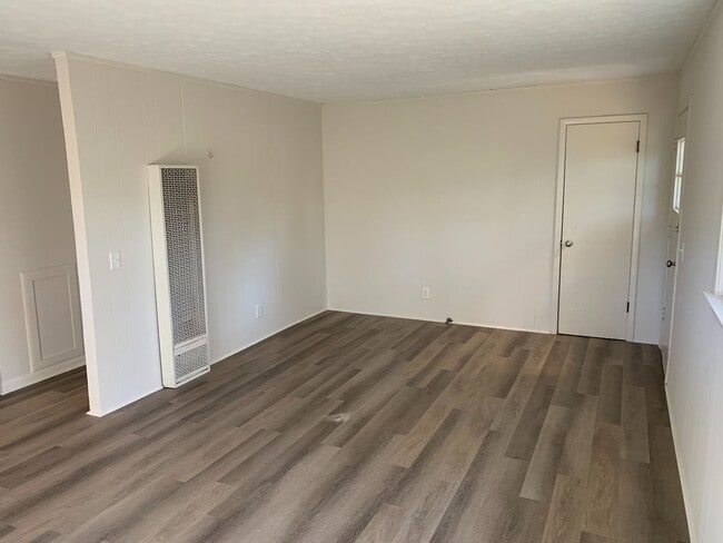 Building Photo - Precious 1BR/1BA Cottage On N Ross