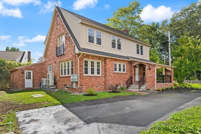 Foto del edificio - 129 Maple Ave