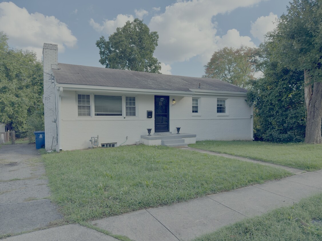 Foto principal - 1955 N Woodrow St