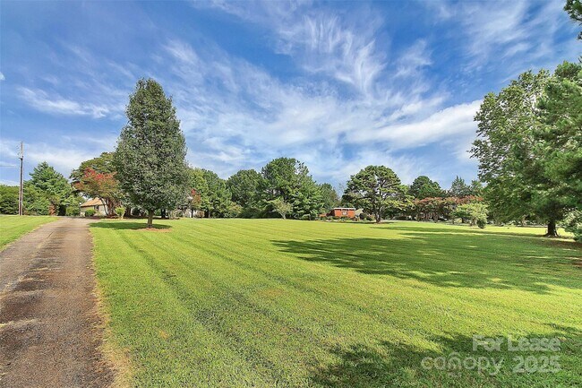 Foto del edificio - 155 Sunfish Dr