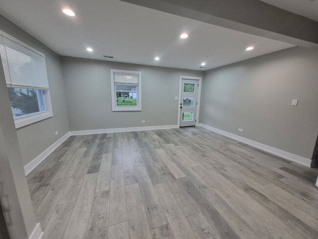 Building Photo - 861 Campbell Ave
