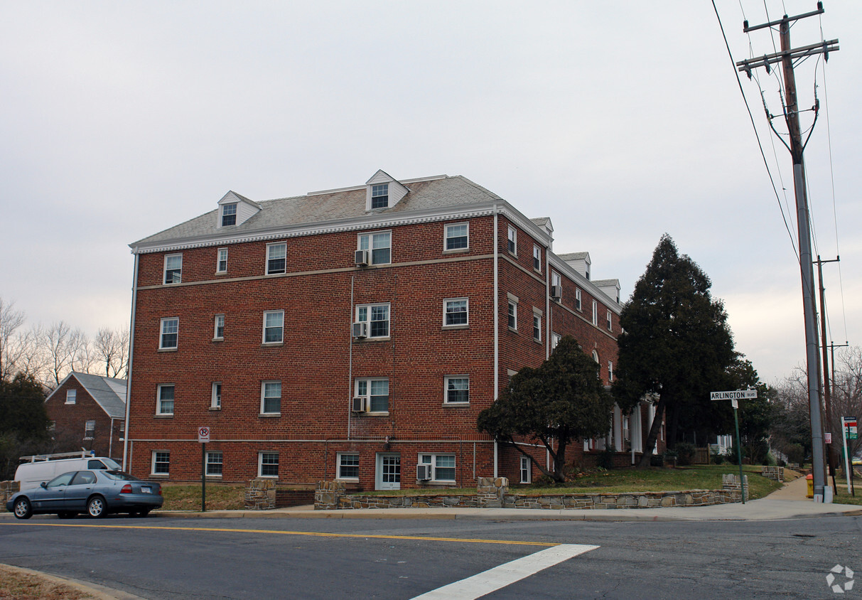 Building Photo - Boulevard Courts