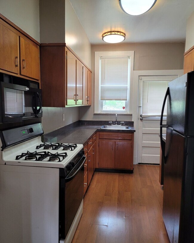 Building Photo - 3 Bedroom w/Garage| Observatory Hill