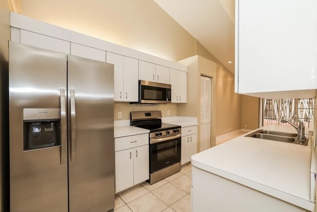 Foto del edificio - 6066 Ungerer St