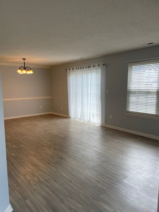 Building Photo - 1506 Queens Crossing