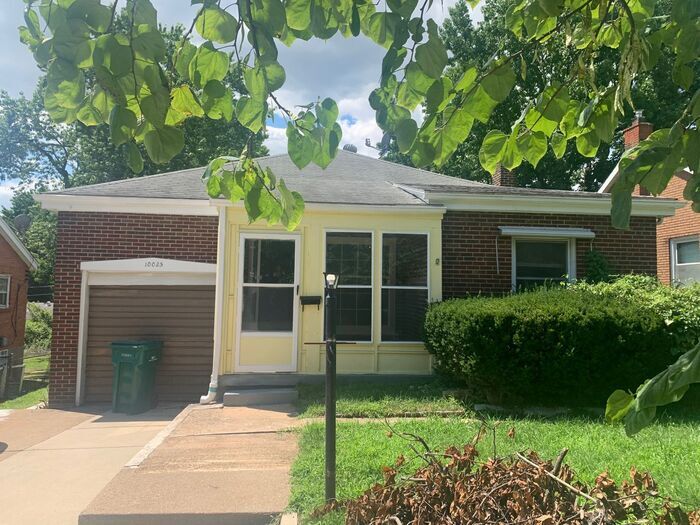 Foto principal - Spacious Two Bedroom Home on a Quiet Street