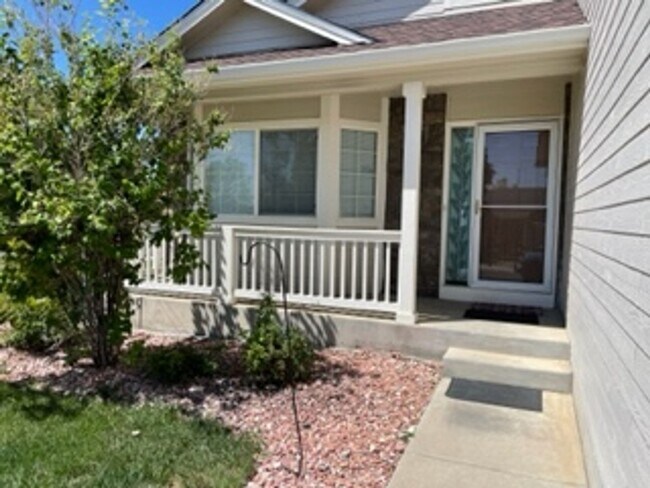 Foto del edificio - 5 bedrooms! 3 Car Garage! Fenced Backyard!