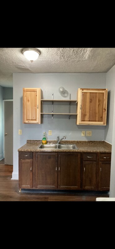 Foto del edificio - 600 Mc Clure Ave