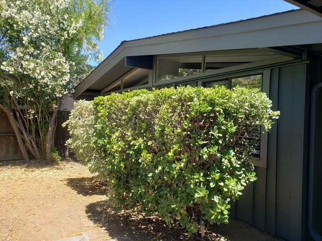 Building Photo - 10400 Johnson Ave