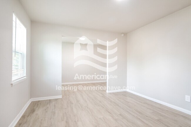 Foto del edificio - 9 E 49th Pl N