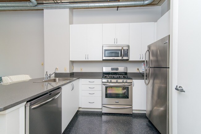 Building Photo - 1300 N St NW