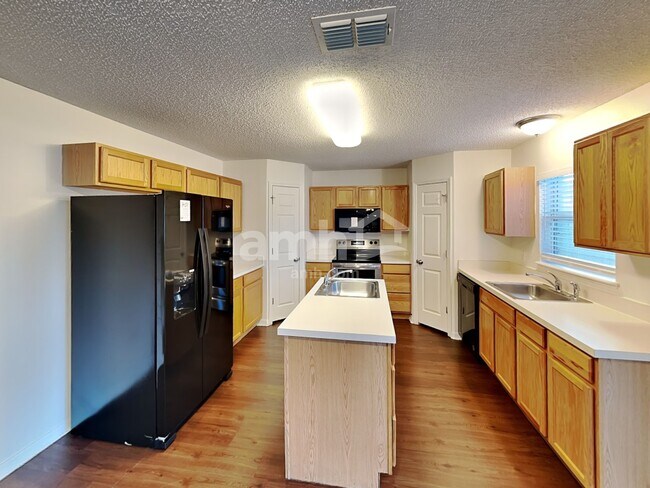 Foto del edificio - 5523 Ashleigh Park Dr