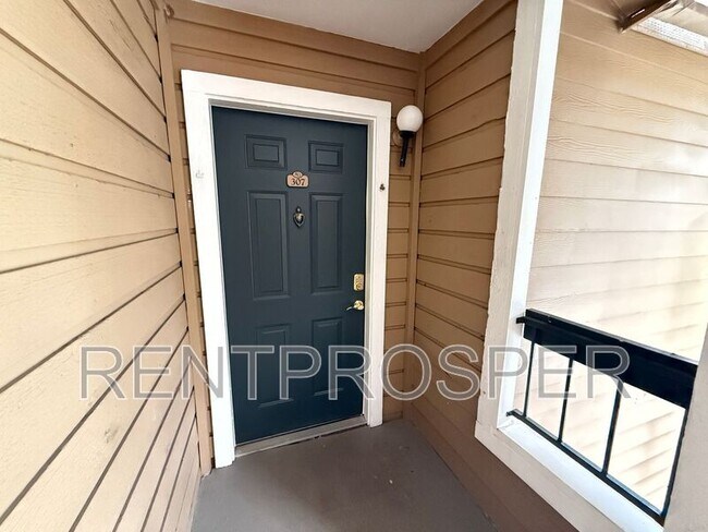 Foto del edificio - 5501 Rosebriar Way