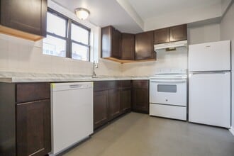 Building Photo - 9012 Lamon Ave