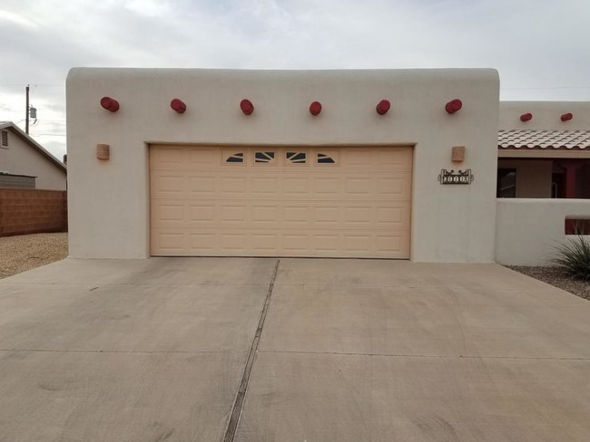 Building Photo - 2112 S Emerson Dr