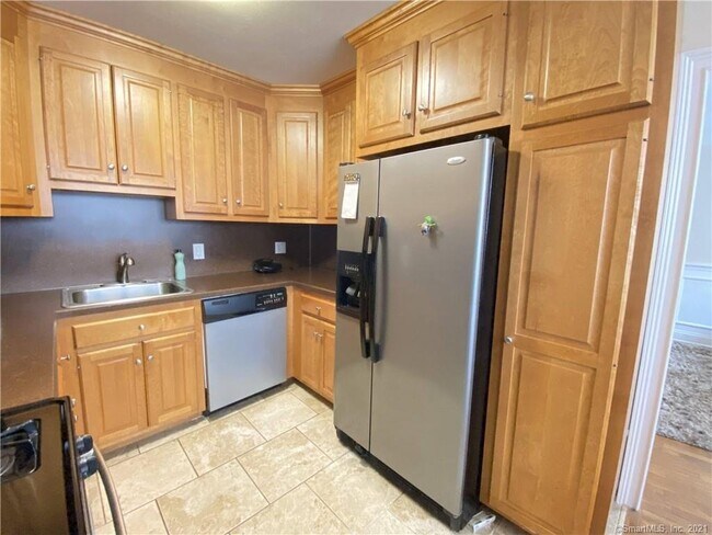Building Photo - 11 Bedford Avenue Apt #1, Norwalk, CT 0685...